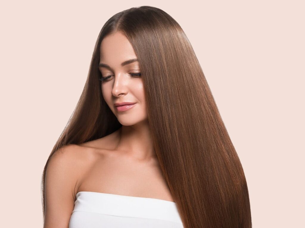 Início 10 mulher de cabelo longo liso bonito feliz pele limpa cor de fundo cor de rosa Grande